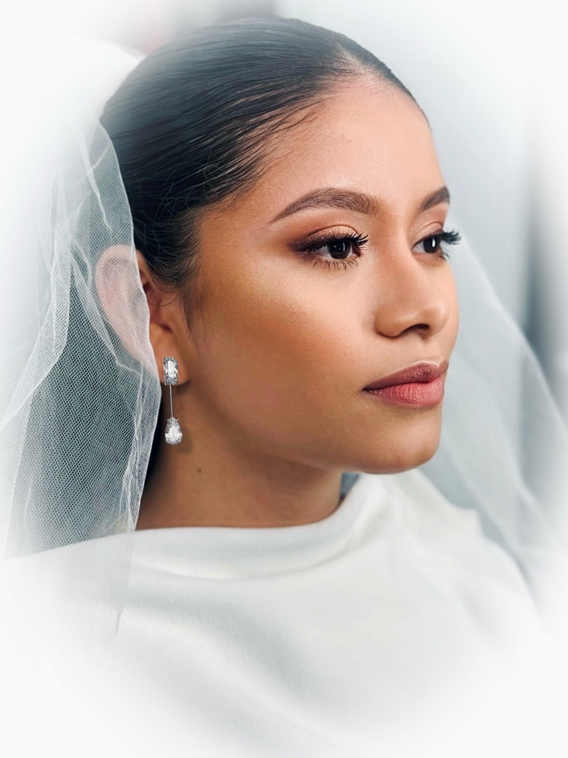 Novia real maquillada por Francis Benítez, piel luminosa, ojos suaves y labios rosados